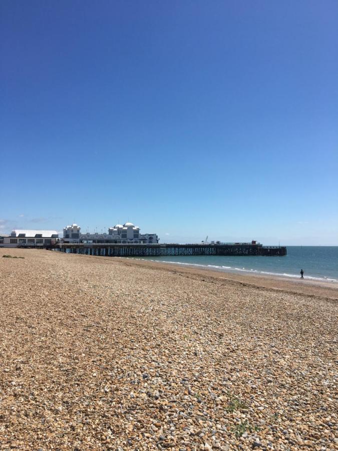 Bright 2 Bedroom In Southsea. 8 Min Walk To Seafront Портцмаус Экстерьер фото